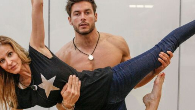 Gf Vip, Andrea Denver disperato dopo l'uscita di Adriana Volpe.