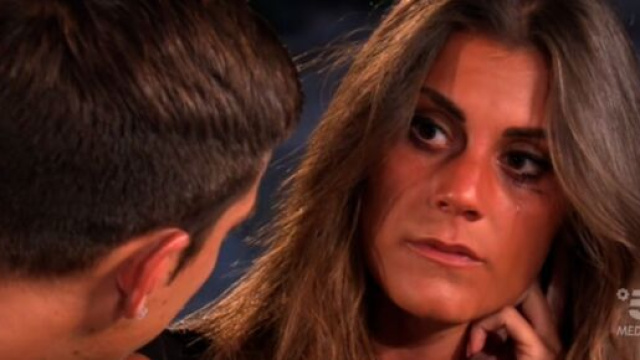 Massimo dopo la fine della storia con Ilaria, convive con Sonia.