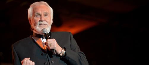 Country Music Legend Kenny Rogers Dies At 81 | (Image via EntNews/Youtube)