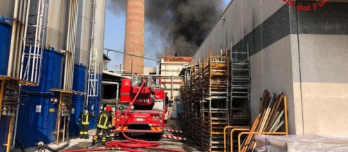 Gallarate, incendio in una fabbrica di materie plastiche | primasaronno.it