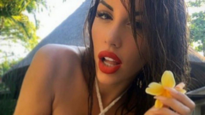 Une photo de Laura Lepmpika nue fuite sur les réseaux sociaux, elle se défend et fait appel à son avocat.