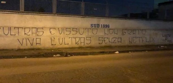 Striscioni contro 'Ultras', il film di Lettieri Striscioni contro 'Ultras', il film di Lettieri