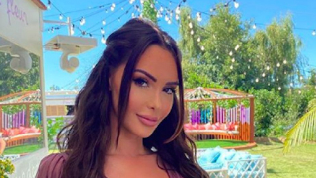 Nabilla se retrouve en confinement et remercie les fans pour leur soutien. Credit : Instagram/nabilla