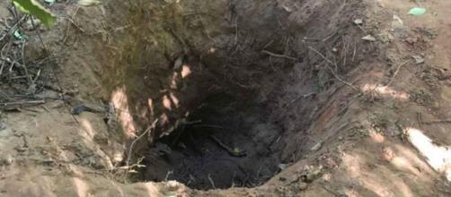 A criança foi enterrada ainda viva dentro de um buraco. (Divulgação/ Polícia Civil)