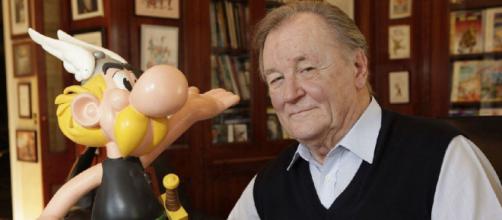 Albert Uderzo y su creatura, el héroe galo Asterix.