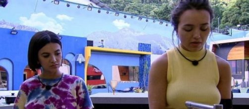 Manu e Rafa se divertem ao relembrar ex em comum. (Reprodução/TV Globo)