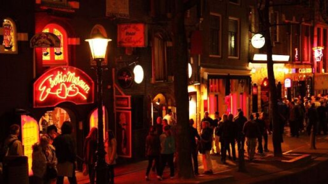 Coronavirus : une prostitu&eacute;e arr&ecirc;t&eacute;e et contr&ocirc;l&eacute;e positif aurait contamin&eacute; une dizaine de clients