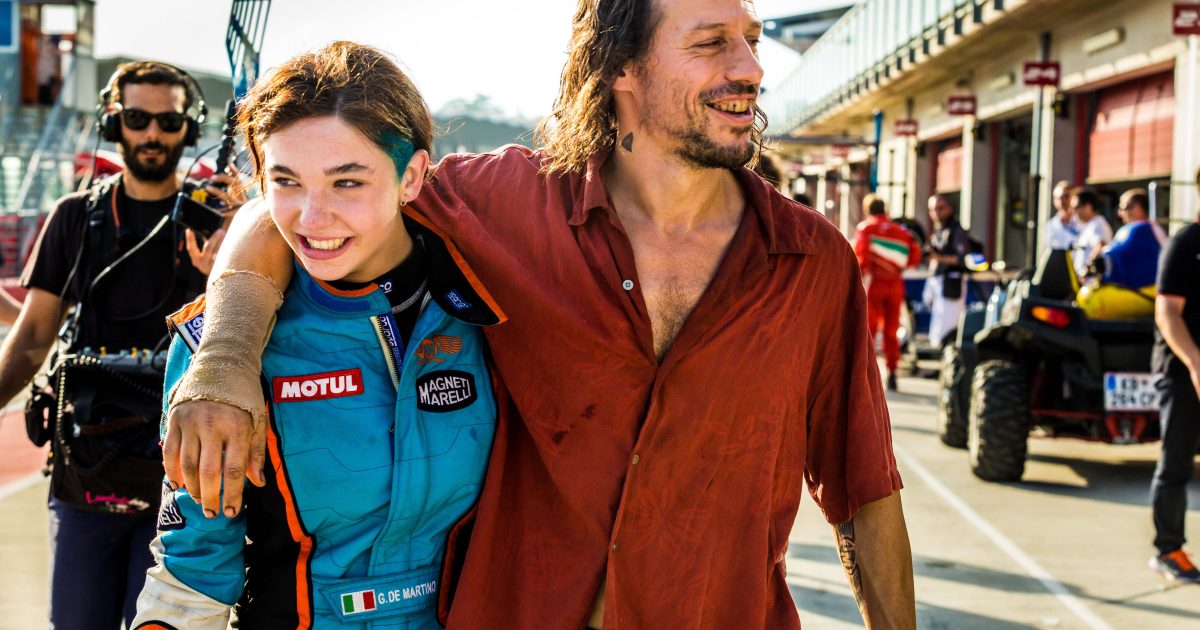 Veloce come il vento, il film con Stefano Accorsi giovedì 26 marzo sarà in Tv su RaiMovie Veloce come il vento, il film con Stefano Accorsi giovedì 26 marzo sarà in Tv su RaiMovie