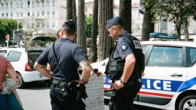 Faux policiers, médicaments frauduleux... attention aux arnaques lors du confinement. Credit : Pexels/Daria Sannikova