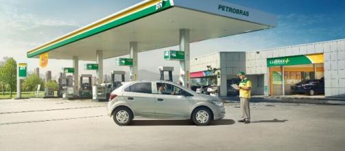 Petrobras reduz preço da gasolina em 5% a partir de sábado; diesel será de 3%. (Arquivo Blasting News)