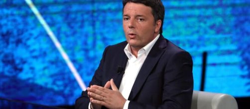 Renzi dice che l'Italia deve riaprire: prima di Pasqua, le fabbriche, poi scuole e attività commerciali.