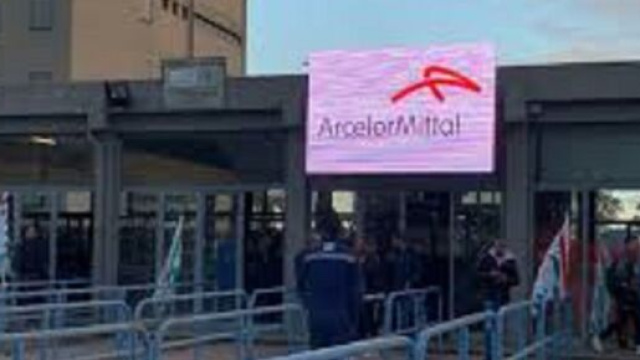 Coronavirus, primo caso all'interno degli stabilimenti ex Ilva di Taranto.