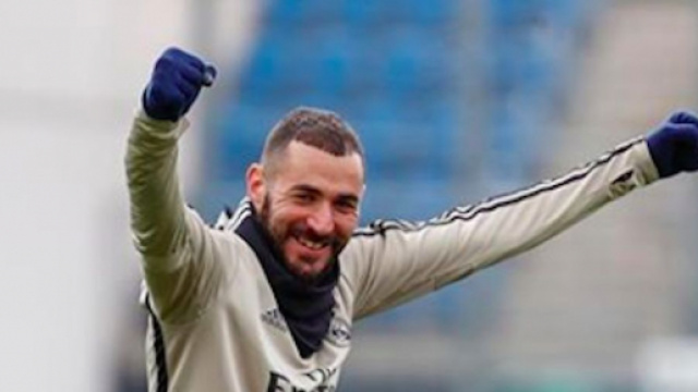 Karim Benzema répond aux questions des fans et se lâche dans un live Instagram. Credit : Instagram/ karimbenzema