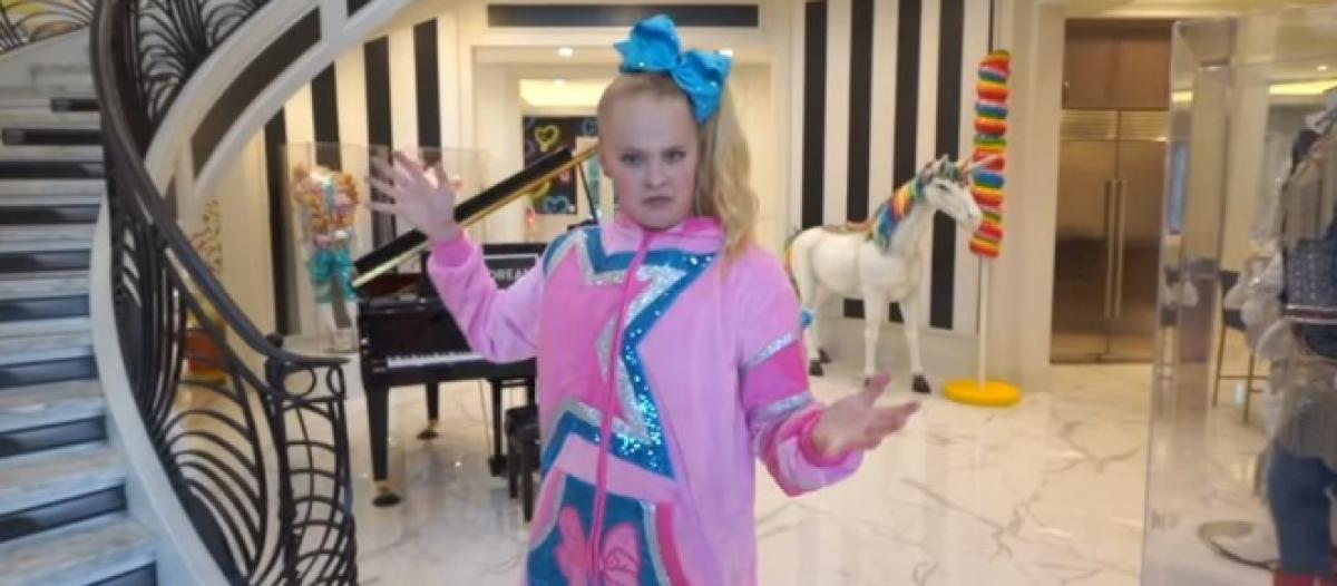 Nebraska Football Walkon Elliot Brown Rumored To Be Dating Pop Star Jojo Siwa