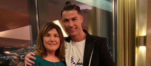 La mère de Cristiano Ronaldo d'urgence à l'hôpital. Credit : Instagram/Cristiano
