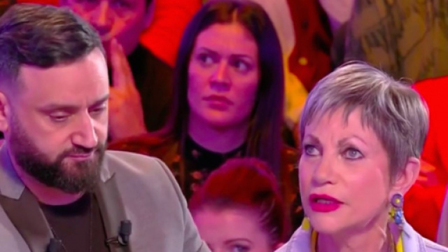 TPMP : Isabelle Morini Bosc prise par l'émotion en direct. Credit : C8 Credit