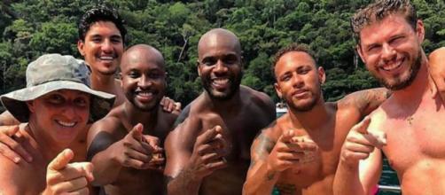 Luciano Huck, Neymar, Thiaguinho e a ‘diretoria’ anunciam doações para ajudar na pandemia do coronavírus. (Arquivo Blasting News)