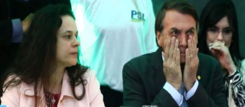 Janaína Paschoal critica governo e diz que Bolsonaros são 'família de malucos''. (Arquivo Blasting News)