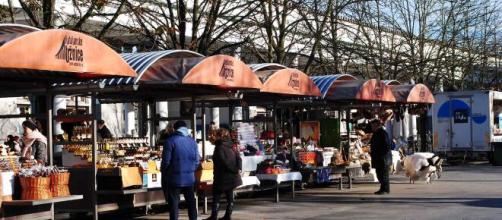 In Francia decisa la riapertura di alcuni mercati alimentari dopo il fermo a causa dell'emergenza Covid-19