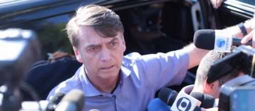 Jornalistas deixam entrevista com Bolsonaro. (Arquivo Blasting News)