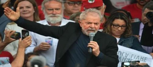 Lula cobra o governo de Bolsonaro medidas para liberar auxílio de R$ 600. (Arquivo Blasting News)