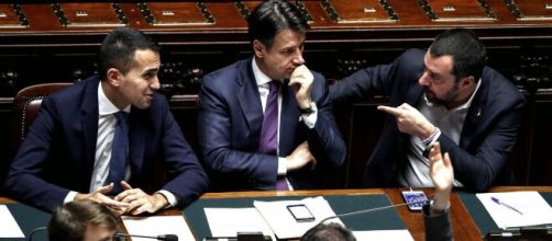 Governo e opposizione non sarebbero all'altezza della situazione