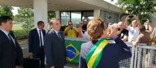 Presidente Jair Bolsonaro com o humorista Márvio Lúcio. (Reprodução/@jairmessiasbolsonaro).
