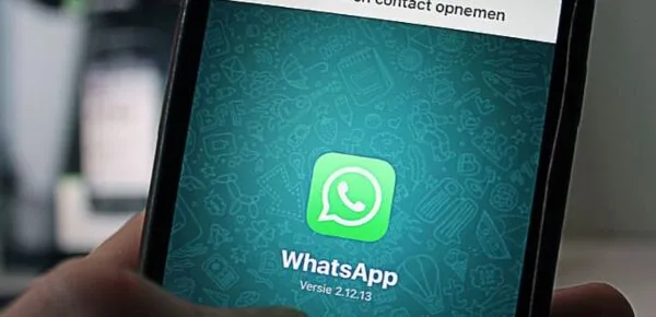 WhatsApp: disponibile la dark mode per Android e iOS.