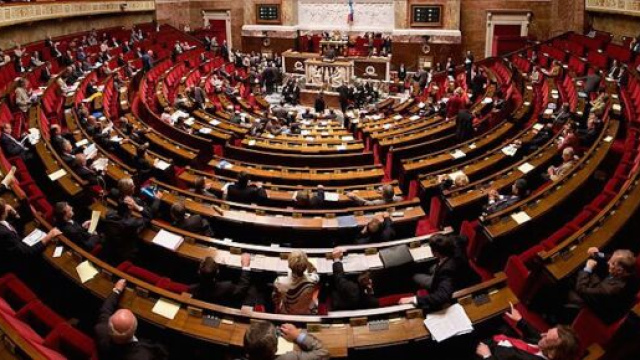 Réforme des retraites : La décision du 49.3 ne fait pas l'unanimité. Credit : Wikimedia Commons.Richard Ying et Tangui Morlier