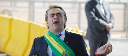Carioca faz paródia de Jair Bolsonaro no Palácio da Alvorada. (Arquivo Blasting News)
