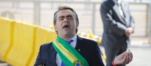 Carioca faz paródia de Jair Bolsonaro no Palácio da Alvorada. (Arquivo Blasting News)