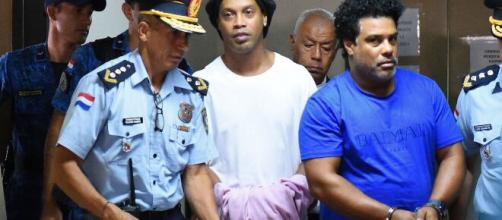Ronaldinho Gaúcho foi preso no Paraguai por falsificação de documentos. (Arquivo Blasting News)