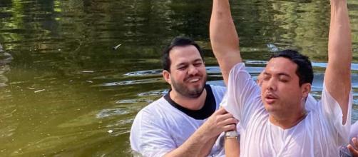 'Minha vida é de Jesus', diz Wesley Safadão ao ser batizado em Israel. (Reprodução/Instagram)