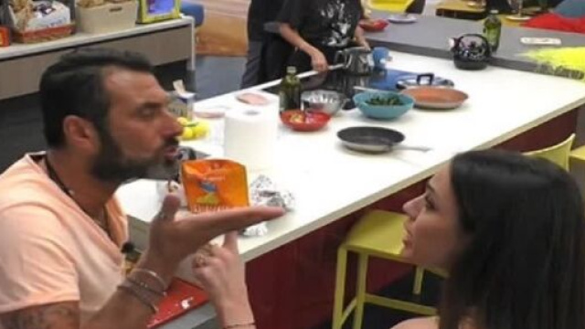GF Vip: nuova brutta lite tra la Pugliese e l'Aruta