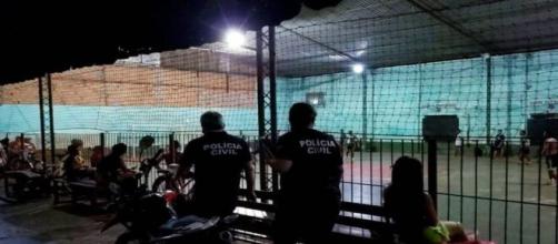 Covid-19: Polícia Civil flagra homens jogando futebol e cancela evento esportivo. (Divulgação/Polícia Civil)