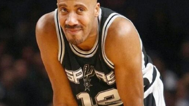 Bruce Bowen avec le maillot des Spurs (Credit : Twitter ESPN)