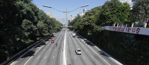 Tráfego de carros diminui e qualidade do ar em São Paulo fica mais limpa. (Arquivo Blasting News)