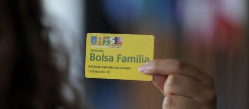 Ajuda emergencial de R$ 600 pode ser paga a quem teve sua Bolsa Família cancelada se atender alguns requisitos. (Arquivo Blasting News)