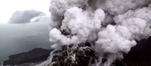 Anak Krakatoa entra em erupção na Indonésia. (Arquivo Blasting News)