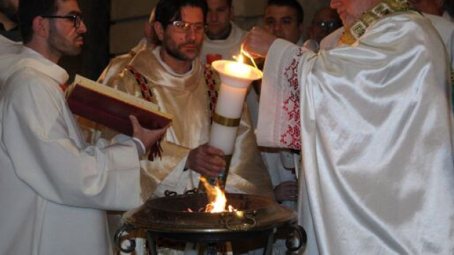 La Liturgia della Veglia Pasquale in parte modificata: le disposizioni della Chiesa in seguito all'emergenza sanitaria.
