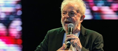 Lula rebate Carlos Bolsonaro nas redes sociais. (Arquivo Blasting News).