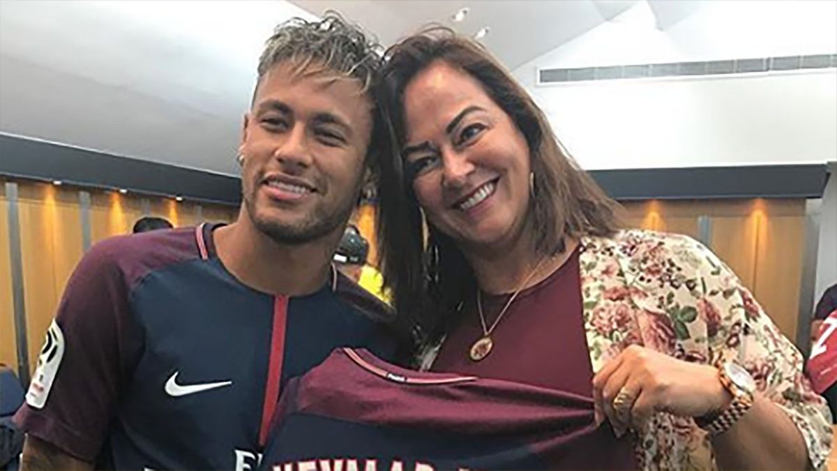 Neymar é uma gracinha, diz protagonista do remake de 'Carrie