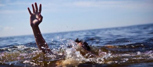 Calabria, 20enne si tuffa in mare e muore annegato (foto di repertorio).