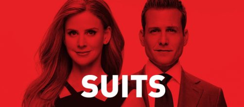 Donna e Harvey são personagens de 'Suits'. (Arquivo Blasting News)