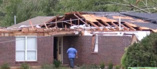 Tornadoes hits Louisiana community just before Easter celebration. [Image source/CBS 17 YouTube video]