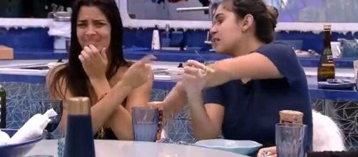 Ivy conversa com participantes Gizelly e Mari no 'BBB20' e se mostra chocada. (Reprodução/TV Globo)