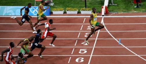 Usain Bolt vince i 100 metri ai Giochi Olimpici di Pechino del 2008.