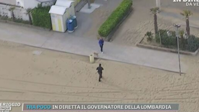 Pomeriggio Cinque, inseguimento in diretta di una persona sulla spiaggia di Jesolo.