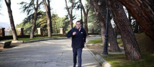 Coronavirus: Rajoy incumple el confinamiento y sale a la calle.