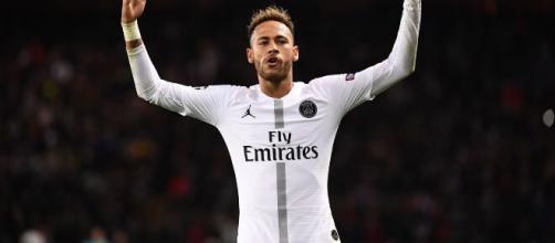 Neymar faz sucesso nos campos e também se tornou celebridade internacional. (Instagram: @ neymarjr)